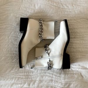 Zara chain boots size 38 translates to a 7.5 US